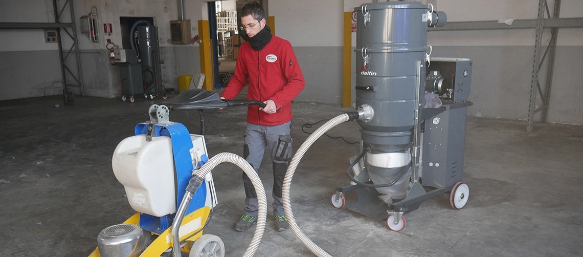 Vacuum cleaner for fine dust in building and flooring operations Delfin