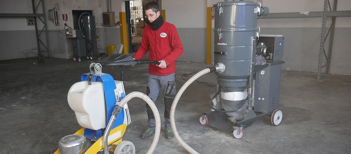 Vacuum cleaner for fine dust in building and flooring operations Delfin