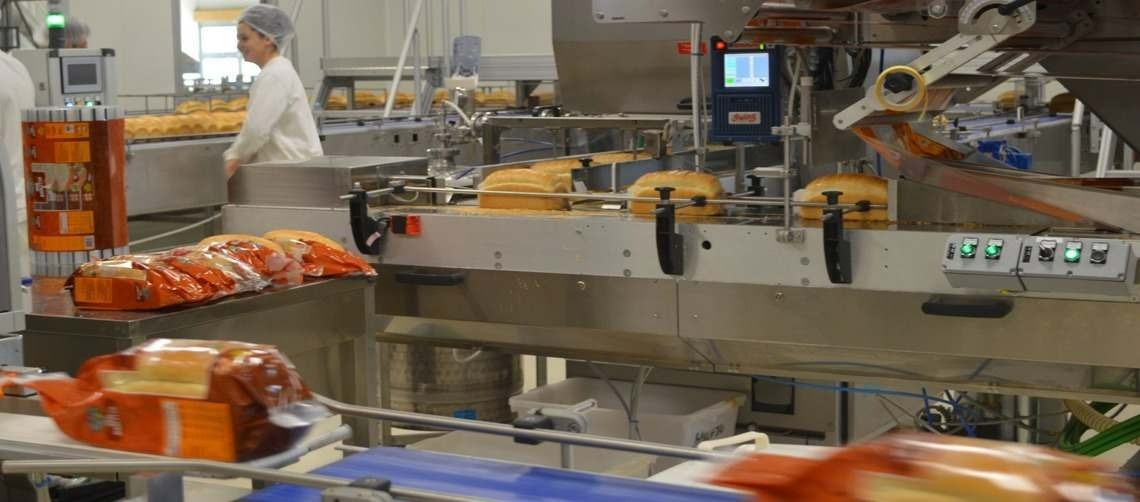 Industrial vacuum cleaners for packaging machines and automatic packaging lines